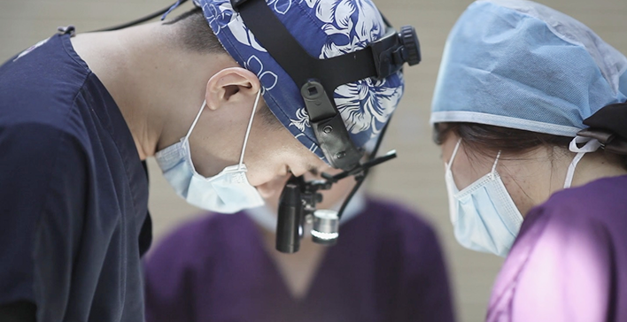 高倍率拡大鏡着用